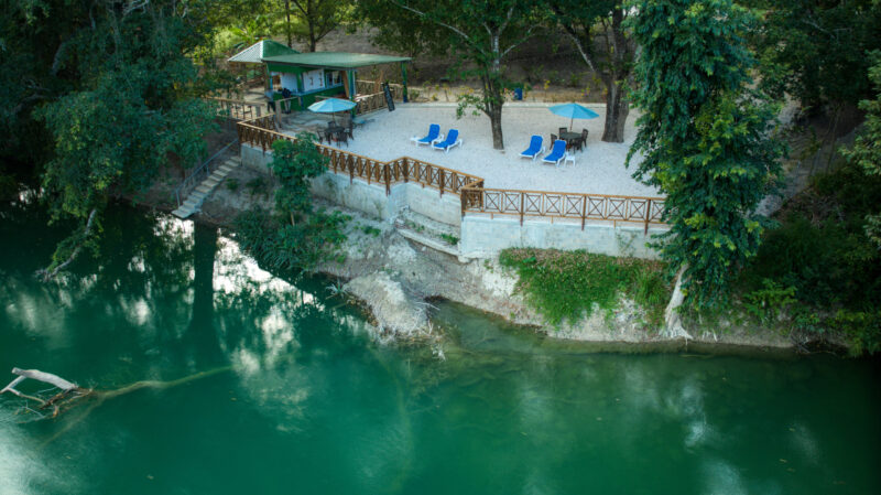 Villa Massis River Bar